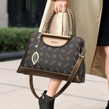 ����������ϻ����ꋌ�����r��ײɫ���ذ��߼��д�����ͨ�ڰ���Ů