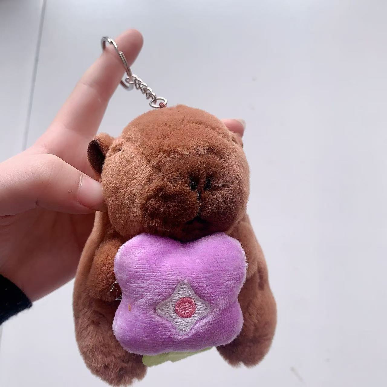 仏陀系の萌えはかわいいカピバラの君をかわいがります。