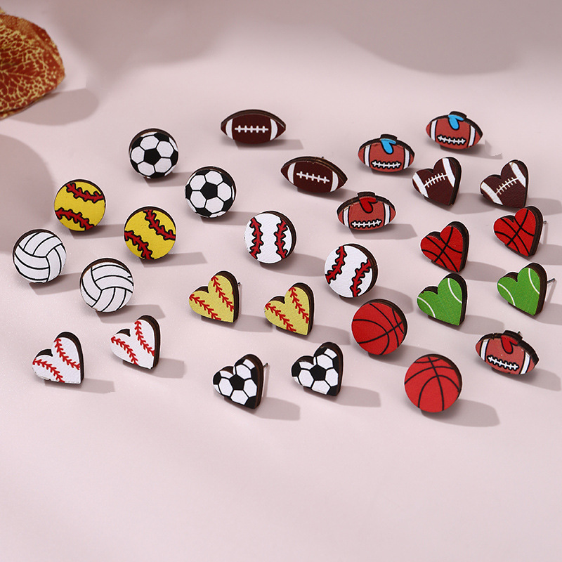 1 Paire Style Simple Rugby Forme De Cœur Football Bois Boucles D'Oreilles display picture 1