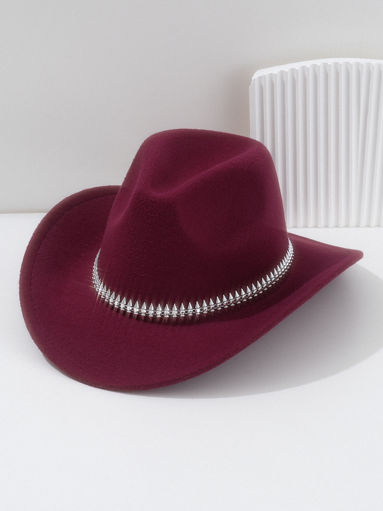 Cappello da cowboy bianco in feltro per donna con borchie spina_voghion.com