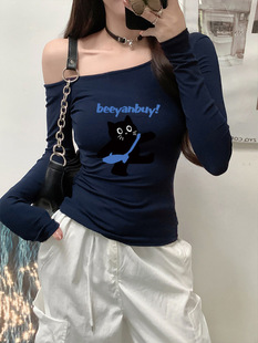 纯欲斜领露肩显瘦长袖T恤女秋性感褶皱收腰打底衫锁骨修身上衣tee