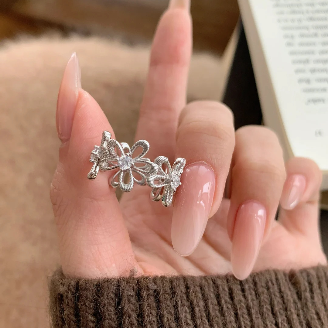 Minimalist Sunflower Diamond Inlaid Lace Ring Adjustable Design_voghion.com