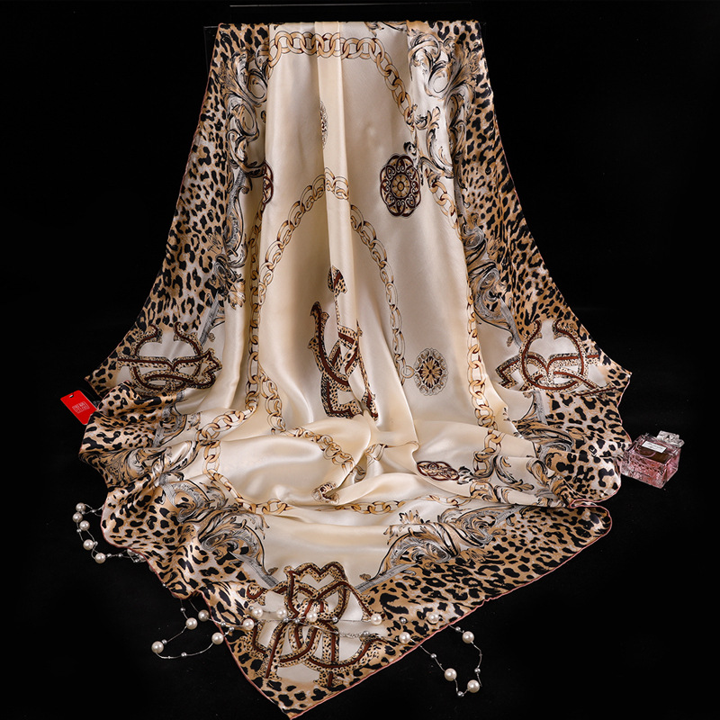 쌀 화이트 체인 장식