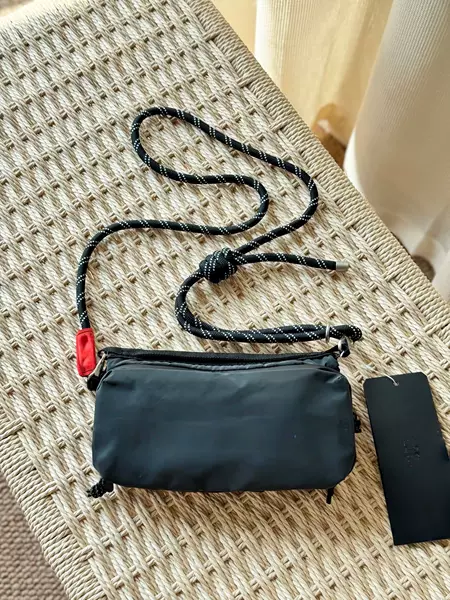 New Reflective Water Bottle Bag, Cross-Body Bag for Men and Women, Trendy Brand, Casual Sports, Lightweight, Hiking, Outdoor, Waterproof, Multi-Functional