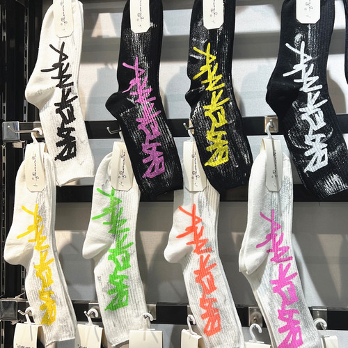  New Women's Socks Retro Old Graffiti Painted Dirty Socks Personalized Letters Offset Printed Internet Celebrity Men's Mid-Tube Socks