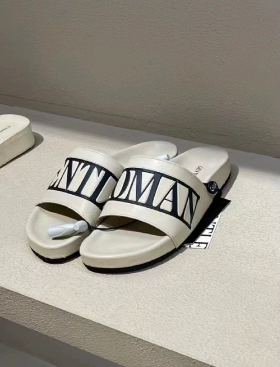 Новые тапочки мужчины носят повседневную моду летом