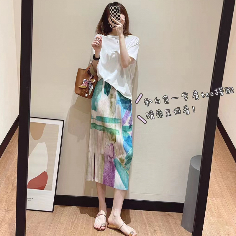 Fitted comfortable elegant fashionable summer skirt