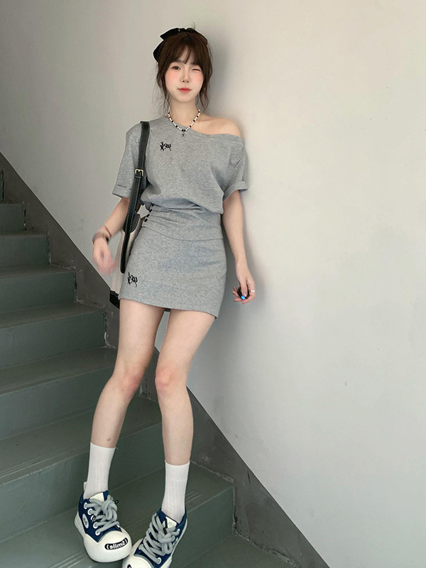韓国風レイジースタイルカジュアルスポーツスーツ女性の夏のファッションショートオフショルダー半袖ショートスカート小柄なツーピースセット|undefined