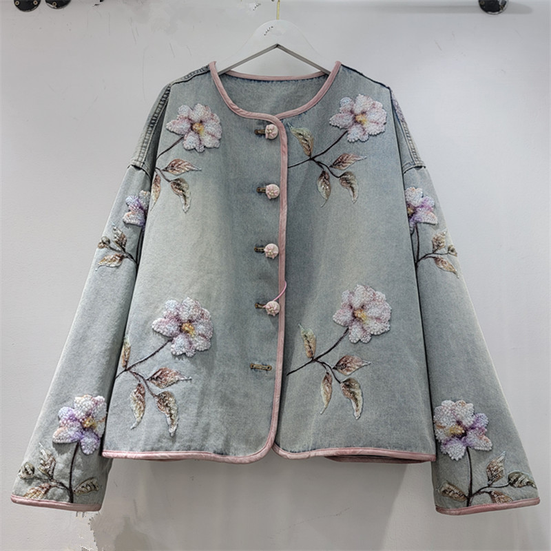 2026 primavera nuevo diseño de moda cuello redondo color contraste bordes flores con cuentas corta chaqueta denim de manga larga
