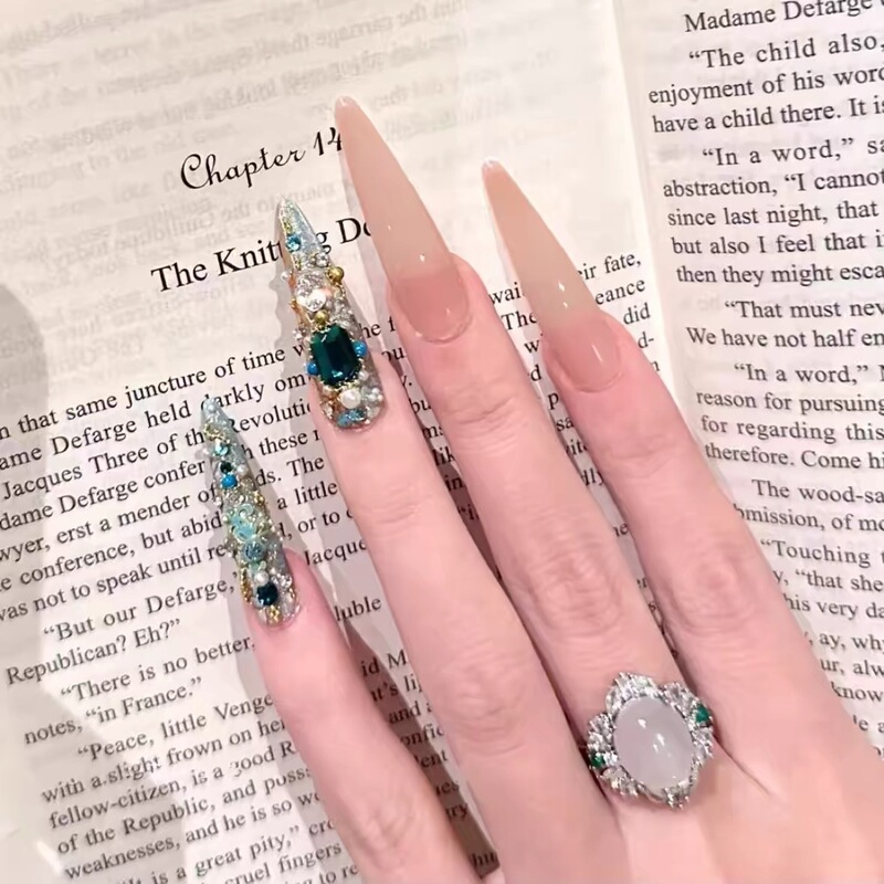 Luxurious Imitation Emerald with a High-End Feel, Luxurious High-End Custom Handmade Nail Art for Wealthy Ladies Luxurious Imitation Emerald with a High-End Feel, Luxurious High-End Custom Handmade Nail Art for Wealthy Ladies