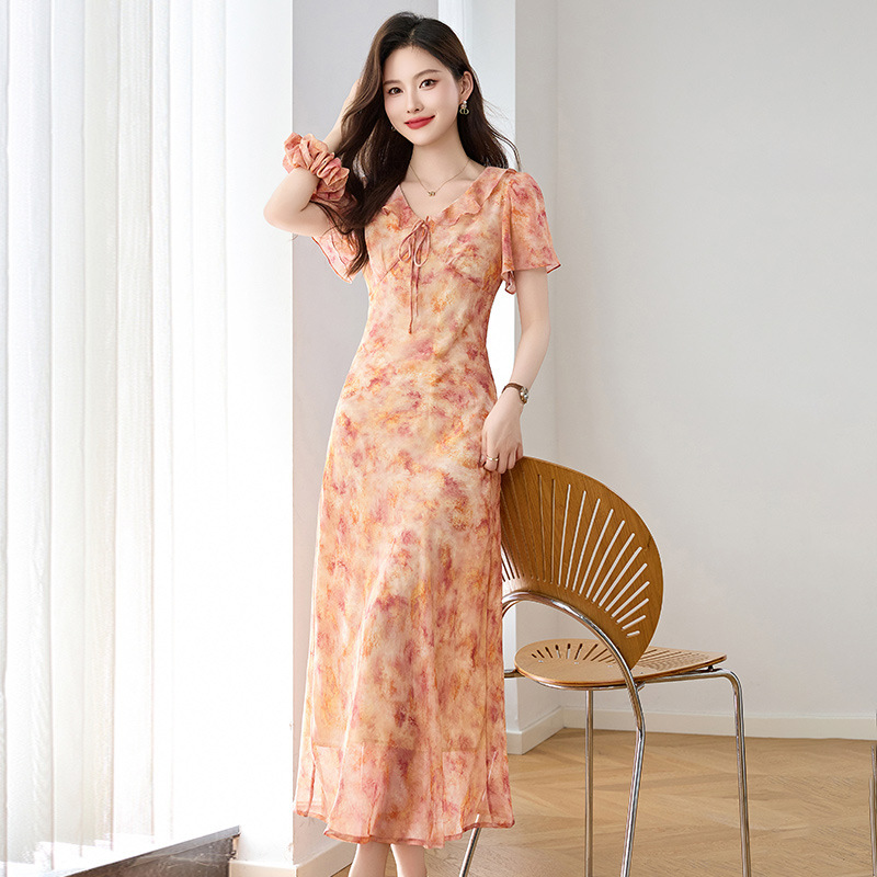 2025 New Summer Women's Clothing, Gentle Little Woman Covering the Flesh, Slimming Look and Slimming Look Printed Dress Zh5015