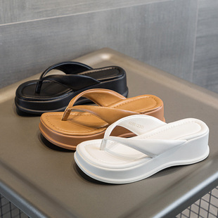 Thick-soled flip-flops women's summer 2025 new all-match casual height-increasing clip-on beach sandals and slippers plus size women's shoes