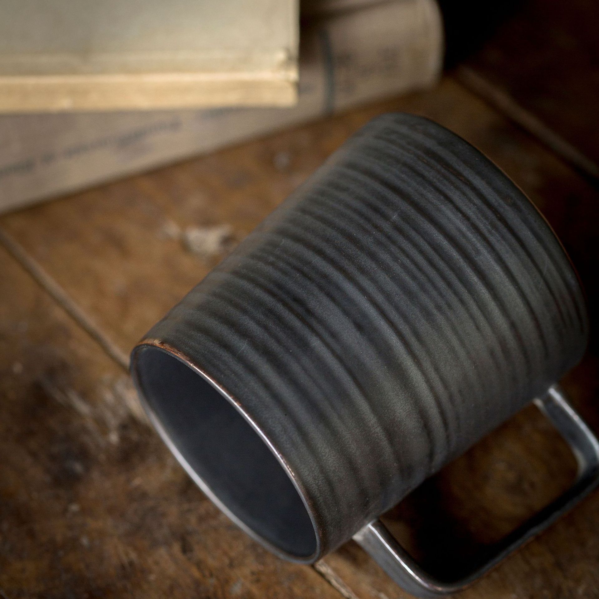 Las montañas y los ríos. Taza de oro de color metálico taza de agua doméstica taza de regalo de alta calidad taza de cerámica de alta calidad