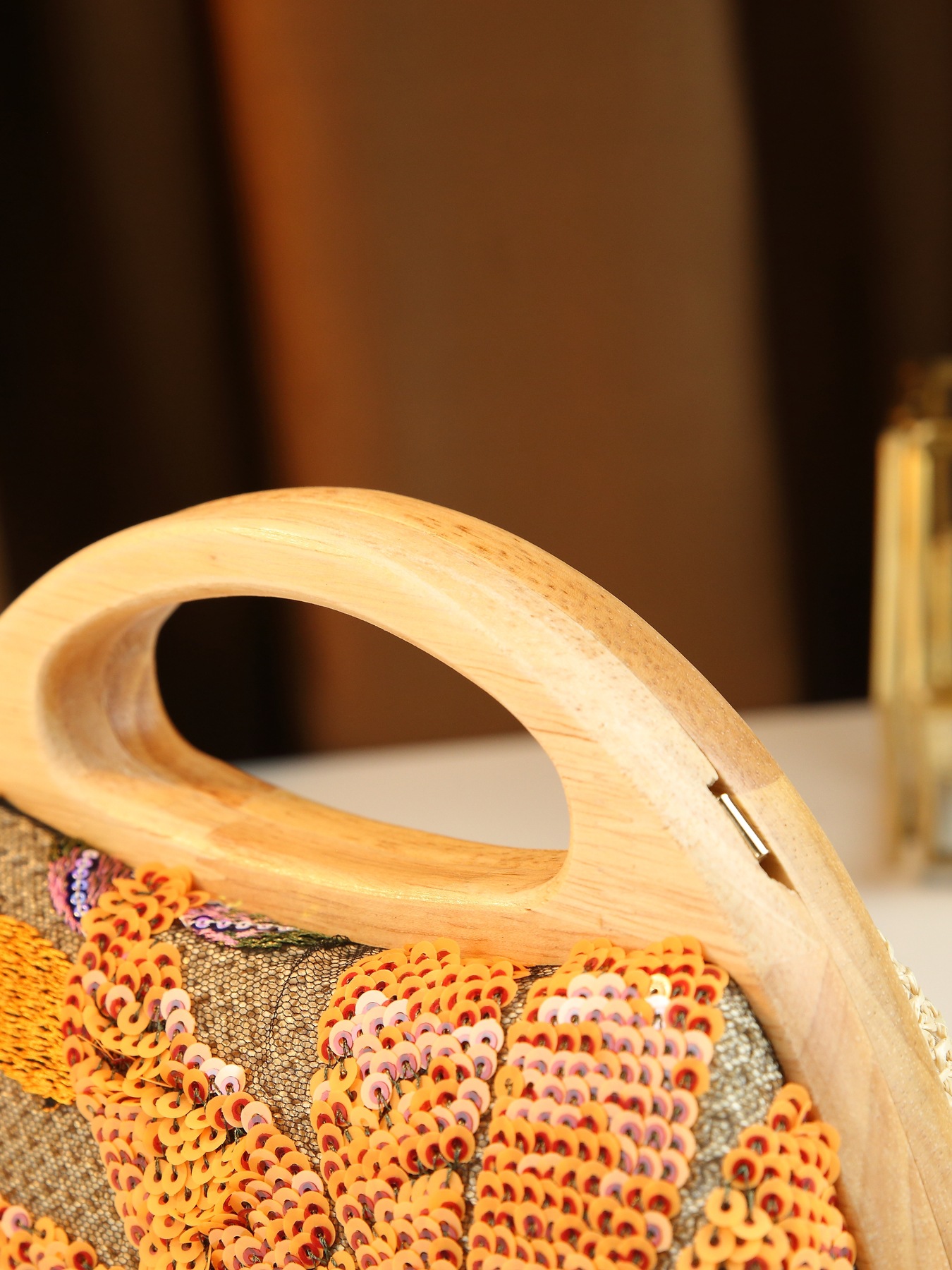 Elegant damväska i linne med paljetter och broderier_voghion.com