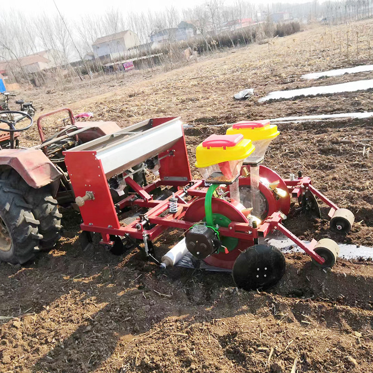 秋葵铺膜播种机四轮车带高粱点播机烟台家用花生精播机毛豆种植机
