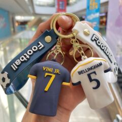 国境を越えた新しいサッカーユニフォームのキーホルダー漫画のぬいぐるみのかばんストラップ自動車のキーホルダーの小さなプレゼント卸売り