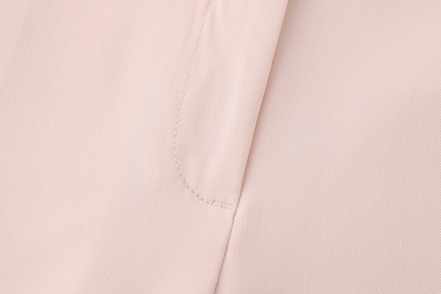 Pantaloni a sigaretta semplici e versatili, casual, tinta unita, della nuova collezione primaverile da donna_voghion.com
