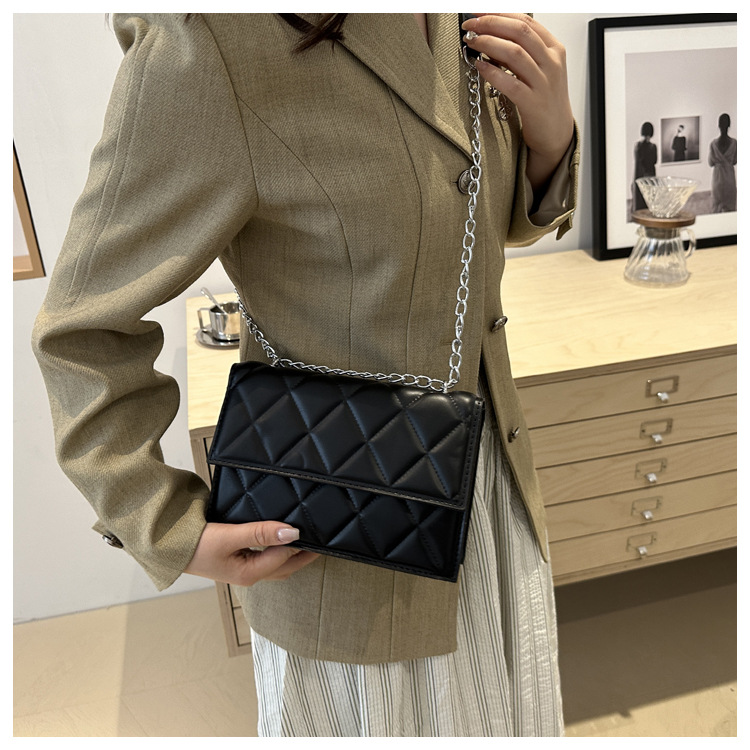 The 2024 autumn new French niche design chain small square bag, a fashionable macaron color single-shoulder crossbody bag undefined