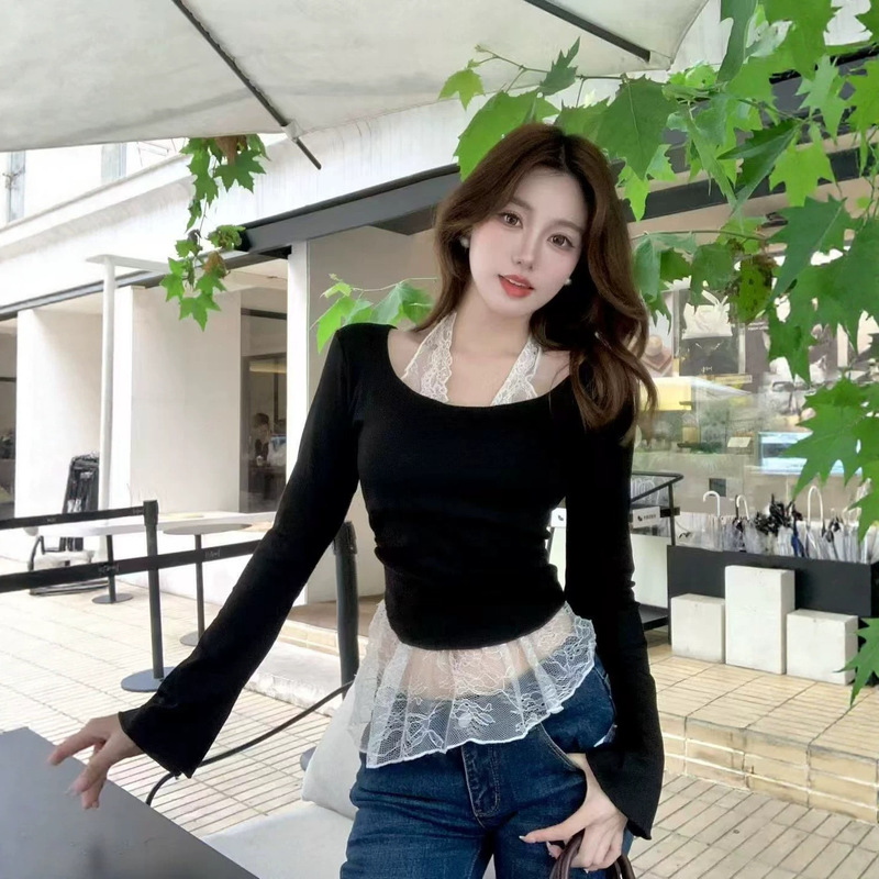 Very pretty waist-cinching lace hem long-sleeved T-shirt for women, a slim-fit, slimming base layer top with a halter neck design Very pretty waist-cinching lace hem long-sleeved T-shirt for women, a slim-fit, slimming base layer top with a halter neck design