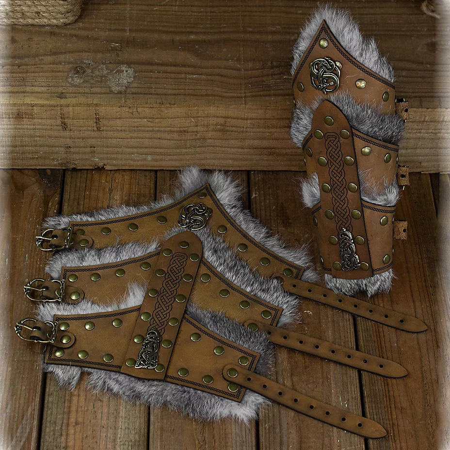 leather-bracers-with-fur-heimd