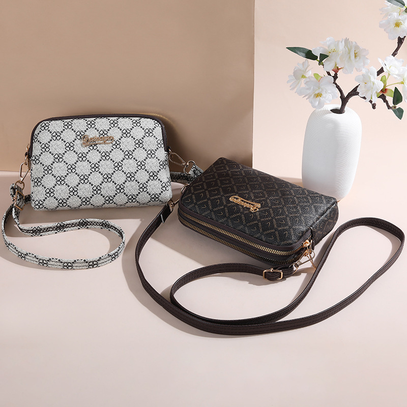 Dai Ouya 2022 autumn new fashion trendy large capacity small square bag middle-aged and elderly mothers multi-layer crossbody bag