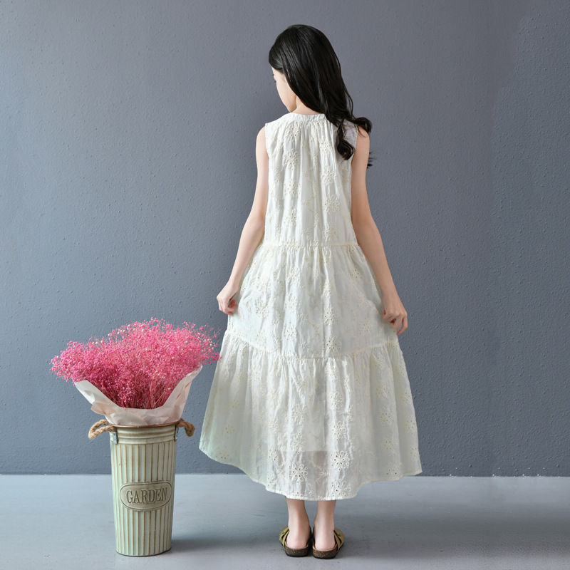 Vestido de verano para niñas 2025 nuevo estilo de verano estilo de vacaciones francés bordado sentido literario falda grande vestido chaleco falda marea