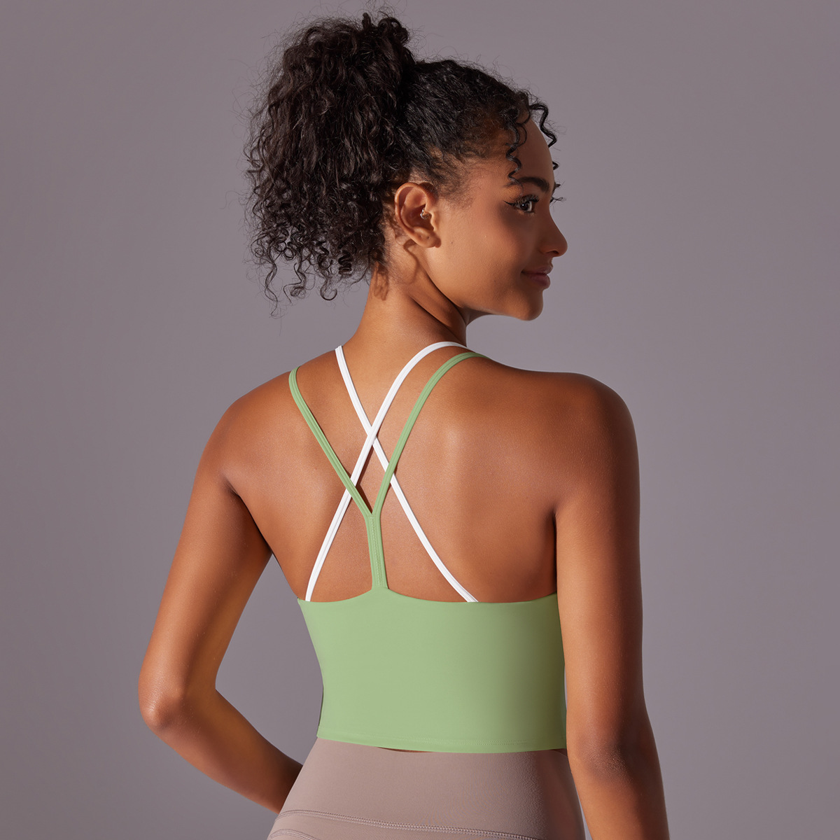 Nueva ropa interior deportiva lisa de nailon de doble cara cruzada de doble cara con espalda de belleza de color sólido