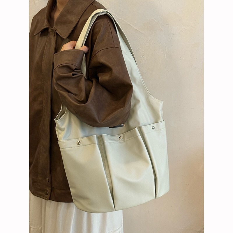 Unique Single-Shoulder Underarm Bag, Large Capacity Tote Bag, Stylish New Korean-Style Pleated Multi-Pocket Commuter Handbag for Women Unique Single-Shoulder Underarm Bag, Large Capacity Tote Bag, Stylish New Korean-Style Pleated Multi-Pocket Commuter Handbag for Women