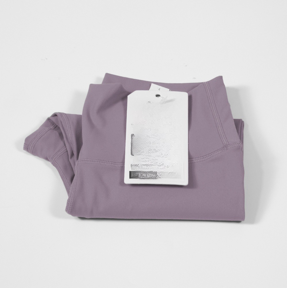 Pantalones de color púrpura oscuro sin vergüenza