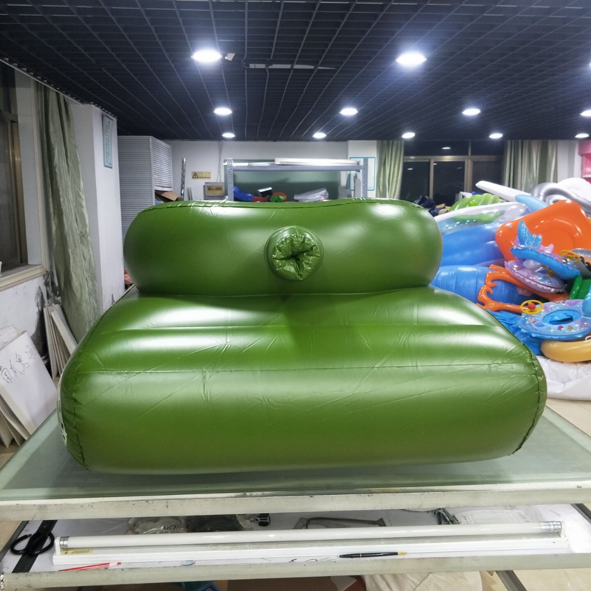 Pvc Inflatable Tank Water Spray Swimming Ring Water Armored Vehicle Play Floating Raft Manufacturer Supply