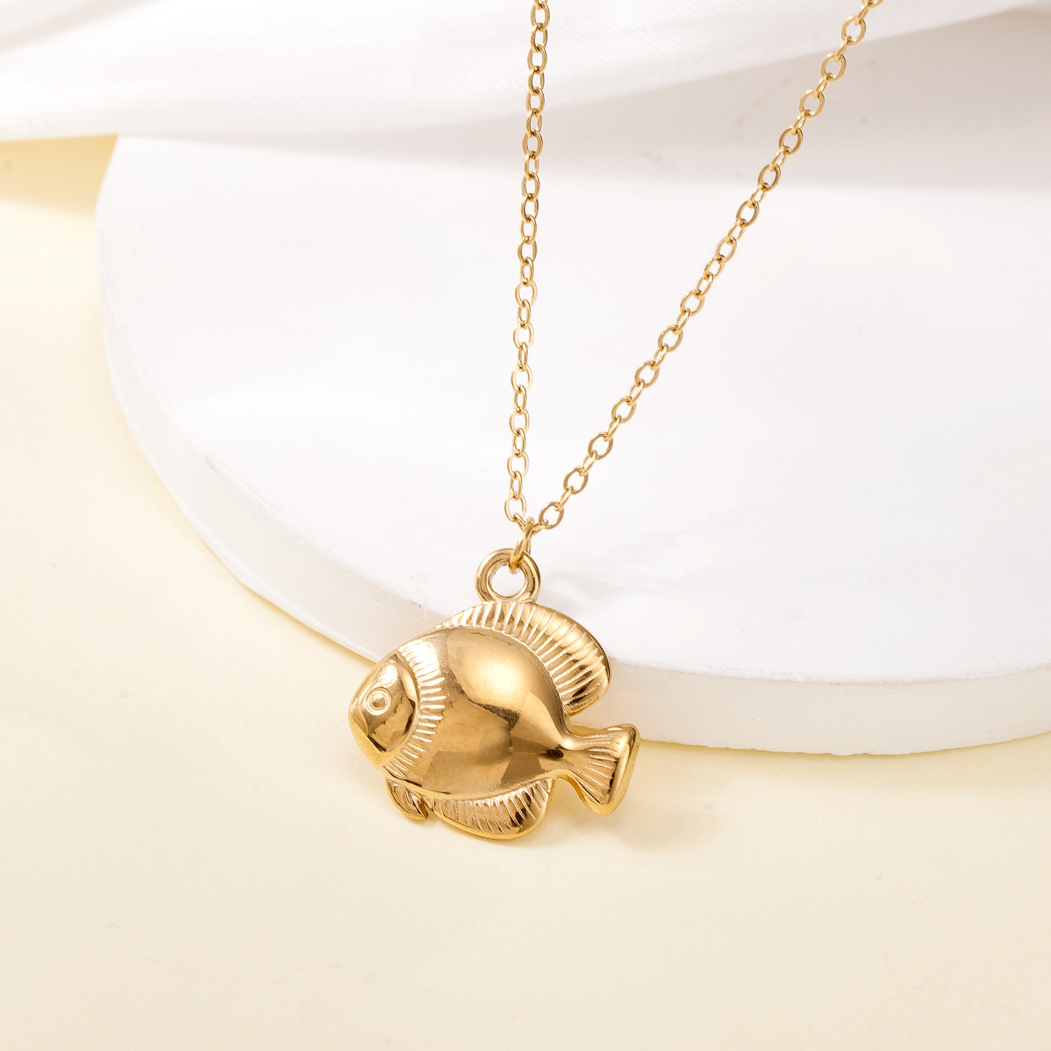 Fish Pattern All Seasons Season Women's Gender Wholesale Jewelry Cute Simple Style Fish Titanium Steel Plating Cable Chain Pendant Necklace