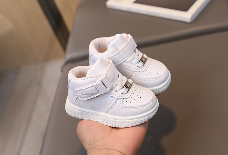 Vår och höst Nya sporter Pojkar High Top Board Girls Little White Korean Version Mode Basketskor för barn_voghion.com