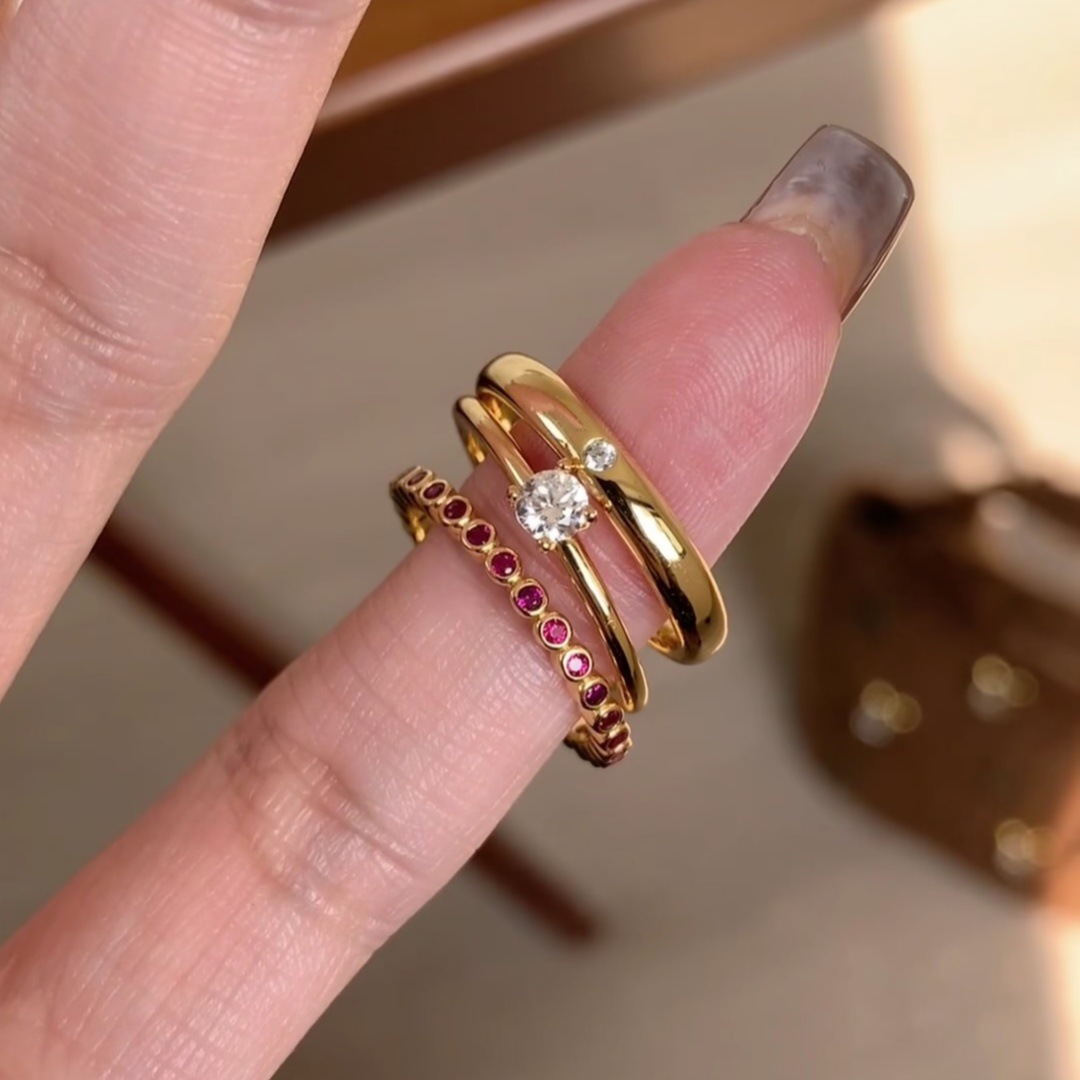 Set di tre pezzi ~ Diamante a punta fine in oro semplice per donna, diamante scintillante, sensazione di lusso di nicchia, impilabile rosso_voghion.com