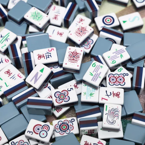 Cross-border acrylic blue American mahjong, four-layer color-blocking portable leisure and entertainment American mahjong tiles wholesale