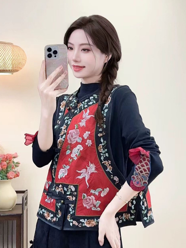 2025新款民族风复古圆领盘扣马甲女文艺时尚刺绣缎面斜襟背心上衣|undefined