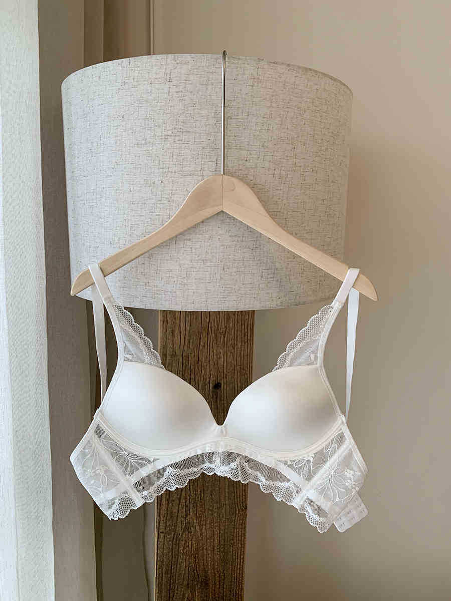 Finna Fulace borde sin marcas engrosado ropa interior para mujeres pechos pequeños se reúnen cómodos para mostrar el pecho colateral contra la caída del bra