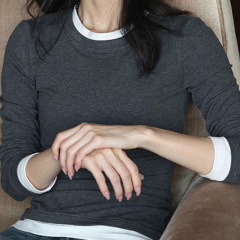法式撞色拼接假两件灰色长袖t恤女2025春秋新款百搭修身显瘦上衣