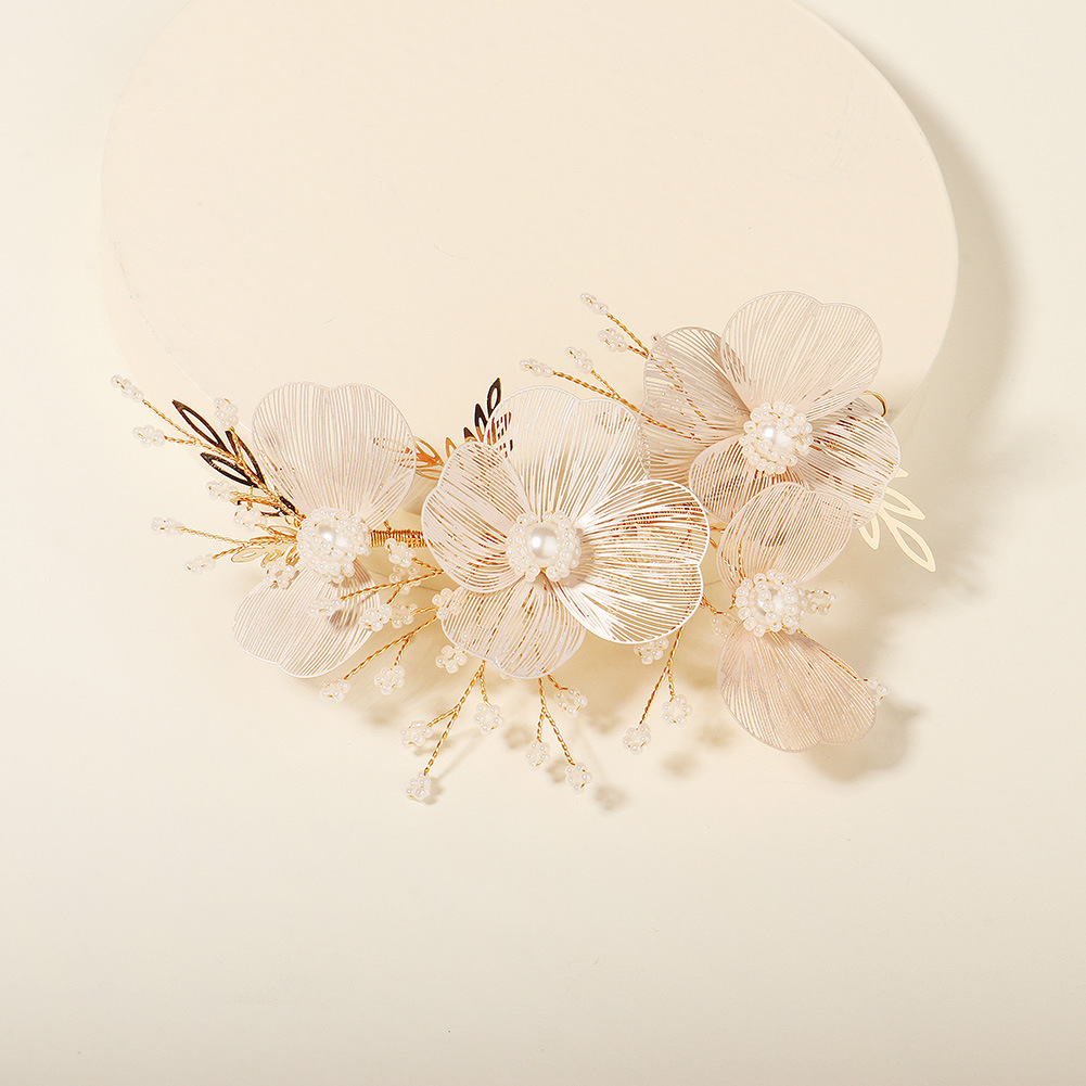 クロスボーダー热い贩売花嫁アクセサリーハンドメイドパールメタル花ヘアクリップ夏森系高级感カモ口クリップ
