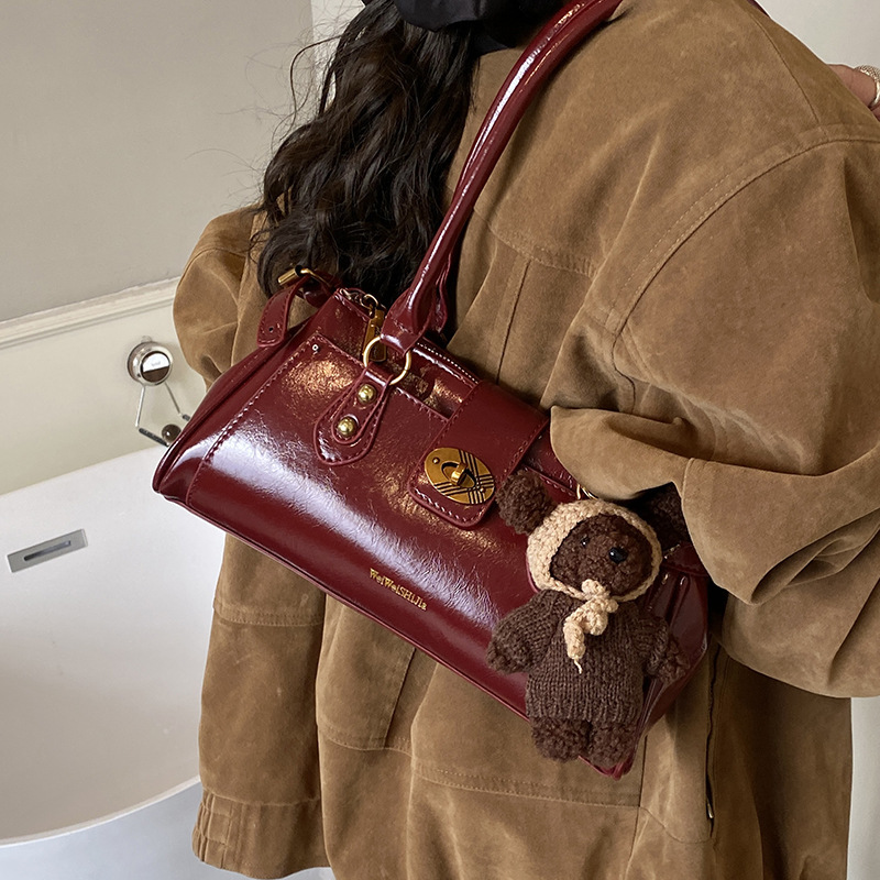 High-End Textured Retro Small Bag for Women 2026 New Fashion Versatile Shoulder Underarm Bag Commuter Handbag Baguette Bag