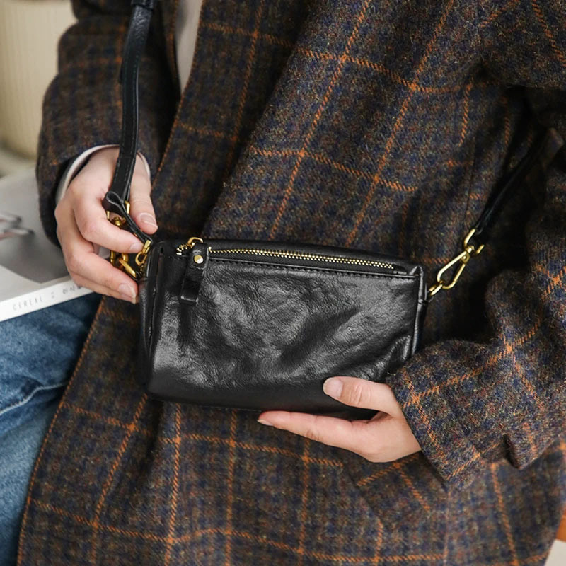 Túi đeo chéo nữ da bò thật nhỏ gọn, quai xích, phong cách đa năng — màu đen