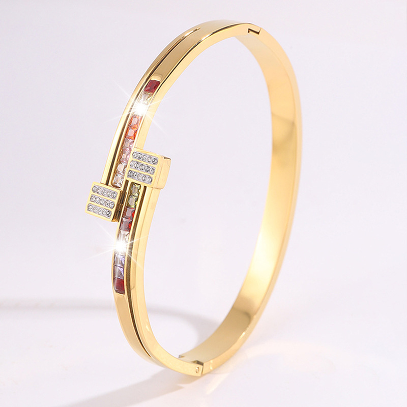 Geometric Pattern Women's Gender Vintage Style Classic Style Geometric Titanium Steel Bangle In Bulk