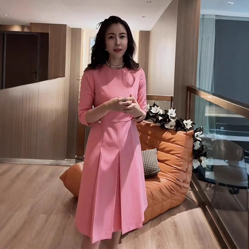 High-End Luxurious and Exquisite Pink Dress with a Sophisticated Chanel-Style Vibe for Formal Occasions, Women's Autumn 2026 New Long Dress