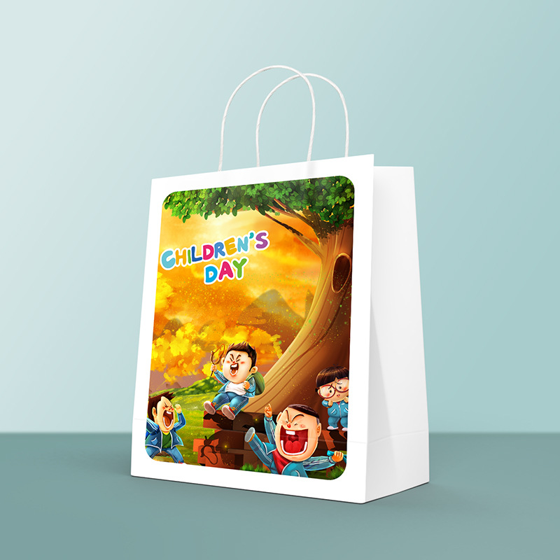 Regalo del Día de los niños Bolsa de papel Kraft Bolsa de regalo de jardín de infantes Bolsa de embalaje de aperitivos Bolsa de papel portátil en stock al por mayor