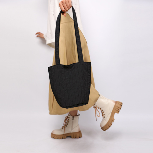 Guangzhou luggage Korean version bucket bag new wrinkle bag ins Korean canvas shoulder bag female armpit bag cross-border