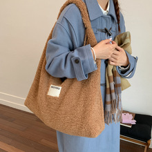松弛感大容量毛茸茸包包女2025新款通勤百搭单肩包冬季毛毛托特包