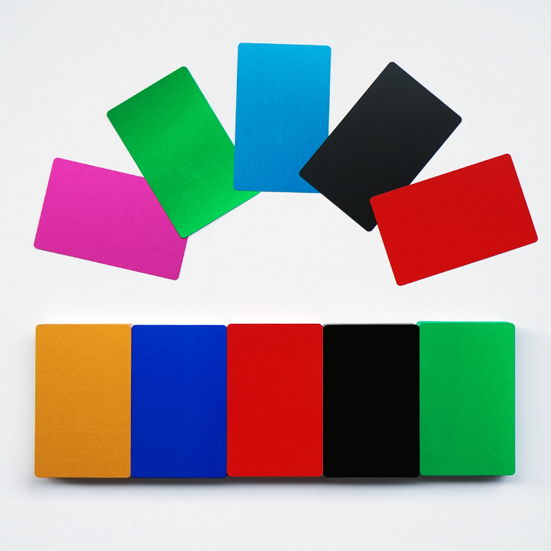 Multi-color metal hoja de aluminio/marcado láser tarjeta de visita/grabado de depuración material/aleación de magnesio de aluminio máquina de fibra óptica 100 hojas