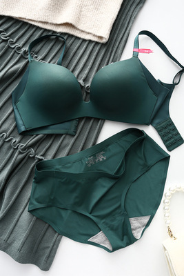 Japanese comfortable bra set without rims, push-up, traceless, glossy side breast-retracting girl underwear, women's three-button