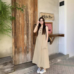 Kumikumiの怠惰な風のゆったりとしたカジュアルなノースリーブのワンピース女性の夏の気質はやせているA字の大きいスカートのロングスカートを現します。
