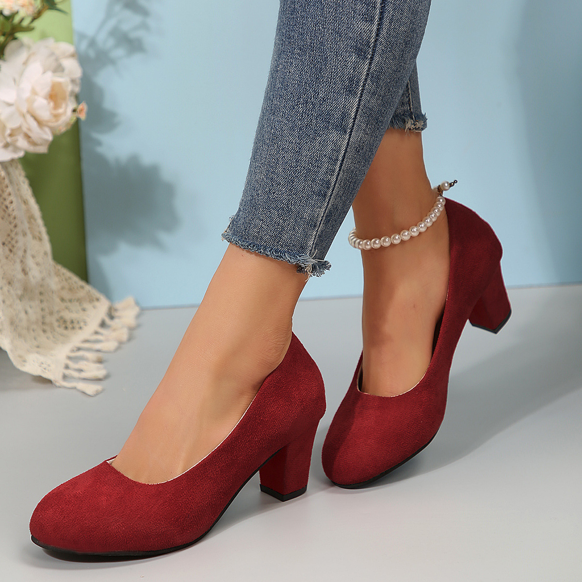 Elegante dames pumps van suède met blokhak voor op het werk_voghion.com