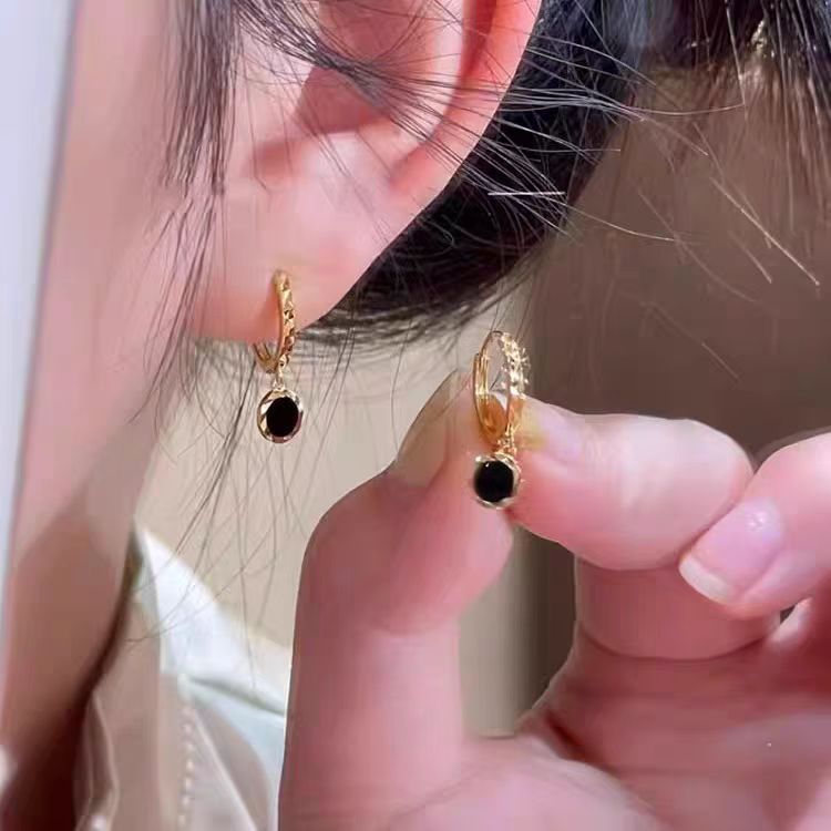 Fashionable Black Round Earrings for Women, Simple Niche Design Earrings, French Retro Light Luxury Style Earrings Wholesale